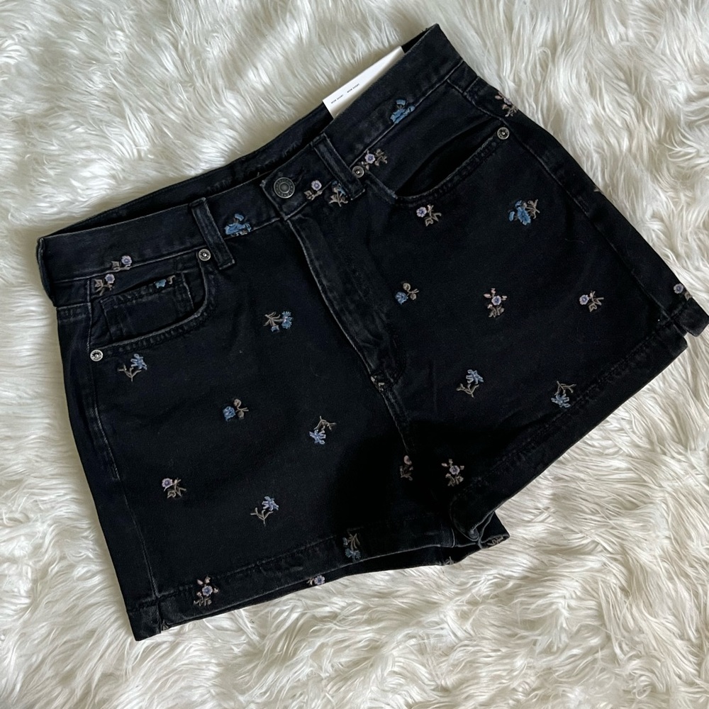AEO MOM SHORT :: HIGH RISE :: SIZE 6 :: BLACK BLUE PINK FLORAL